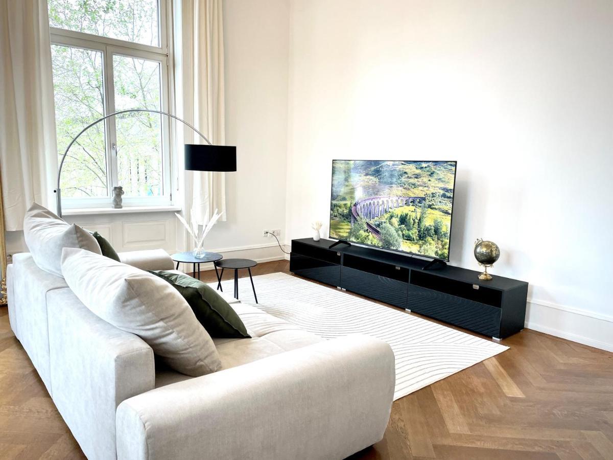 Palais Passy~Design Suite Mit Ausblick Im Zentrum Висбаден Экстерьер фото