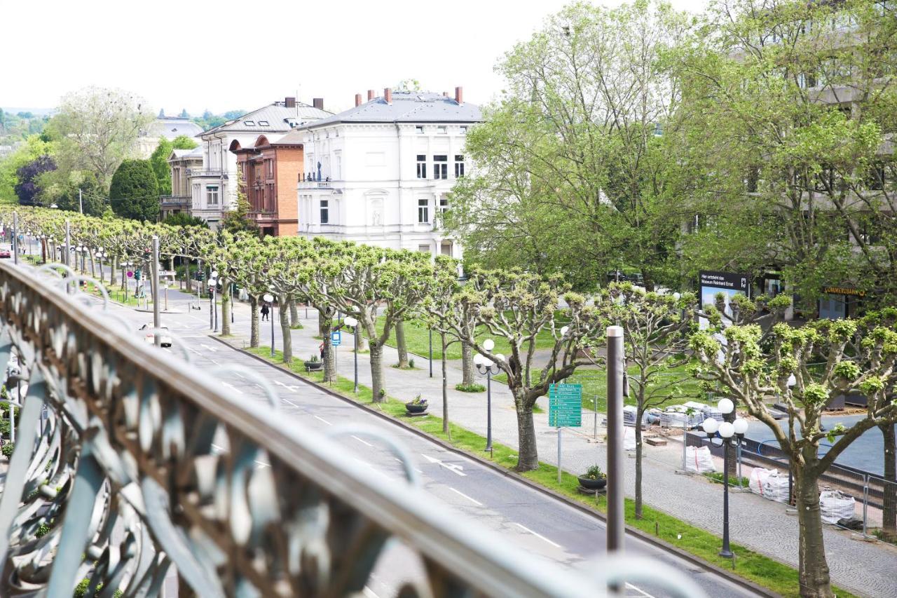 Palais Passy~Design Suite Mit Ausblick Im Zentrum Висбаден Экстерьер фото