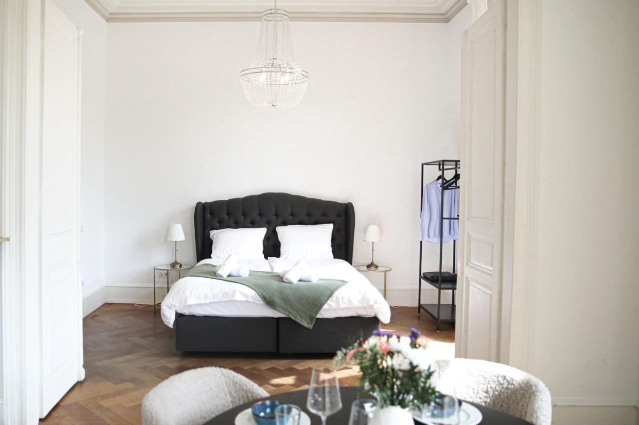 Palais Passy~Design Suite Mit Ausblick Im Zentrum Висбаден Экстерьер фото